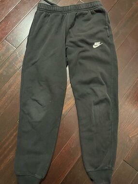 Nike Men’s Black Fleece Jogger Pants - small